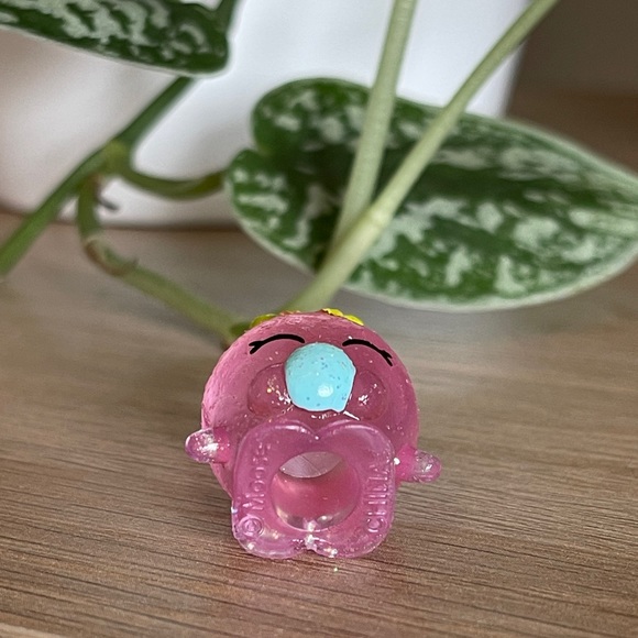Shopkins Sparkly Bubbles Bubble Gum - Picture 2 of 5